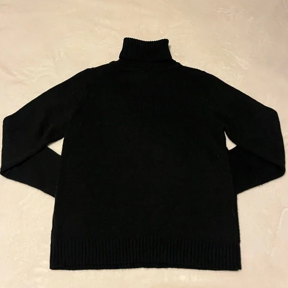 Turtle Neck - Picture 2 of 6